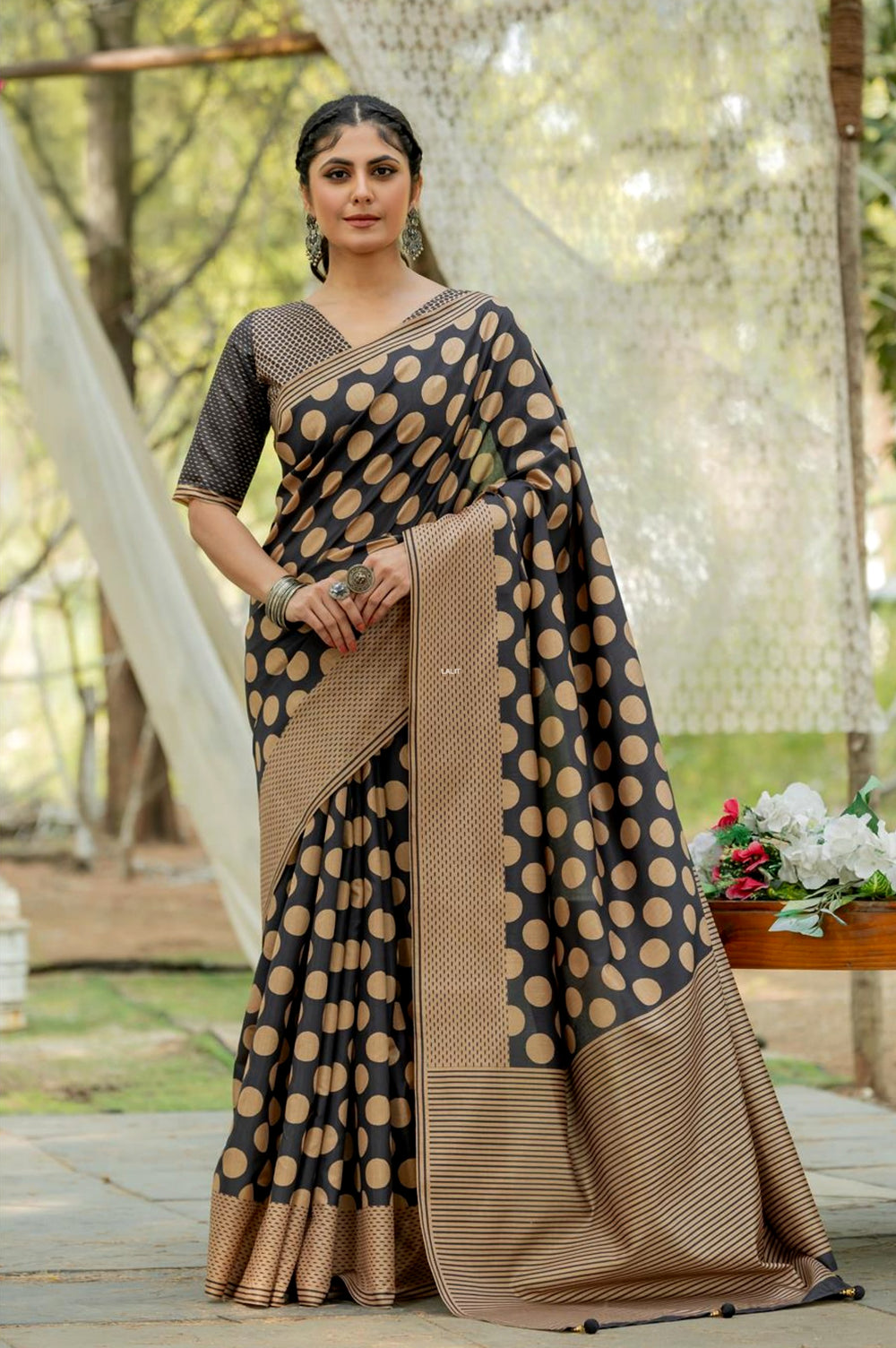 Midnight Dots Elegance